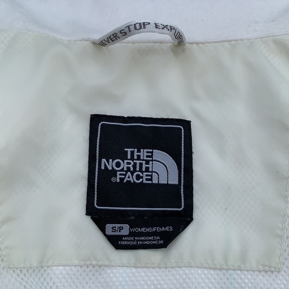 The NORTH FACE Hyvent Plaid Waterproof Rain Jacket - Picture 12 of 16